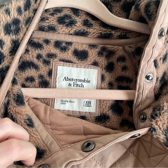 Abercrombie & Fitch Snap Up Pullover Leopard Cheetah Print quilt brown black XXS - Picture 10 of 12